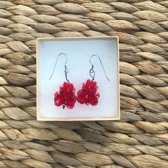 Vintage Red Lucite Dangle Earrings - Picture 2 of 4
